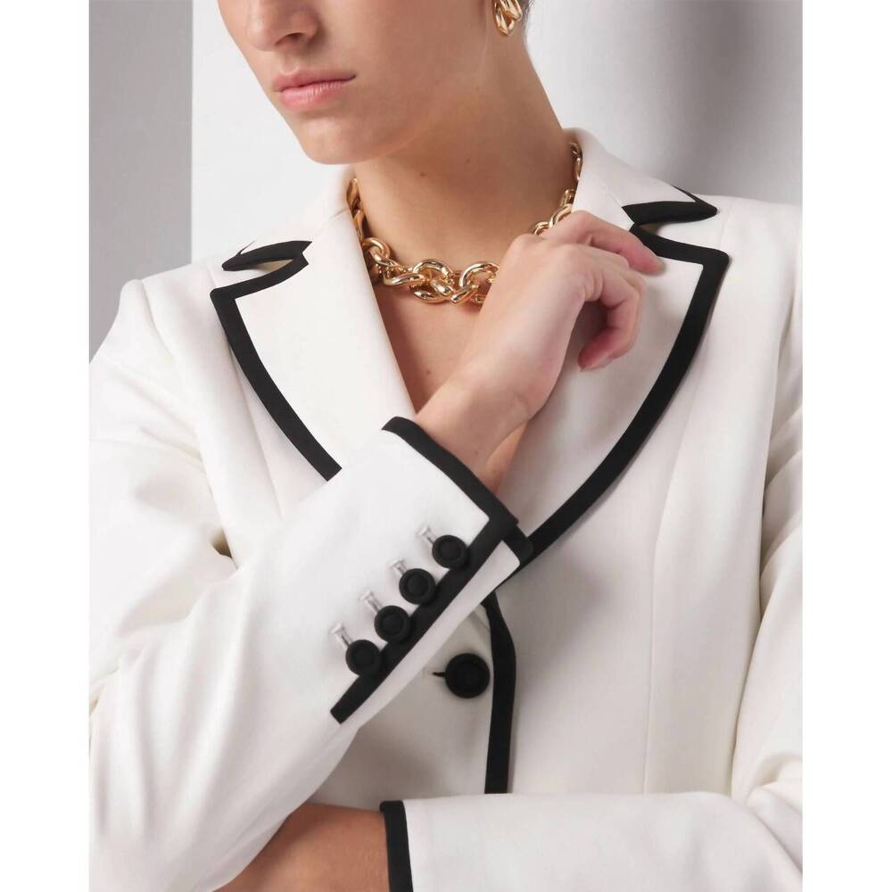 NEW WHITE HOUSE BLACK MARKET 3-button signature blazer in ecru/black - Picture 4 of 5